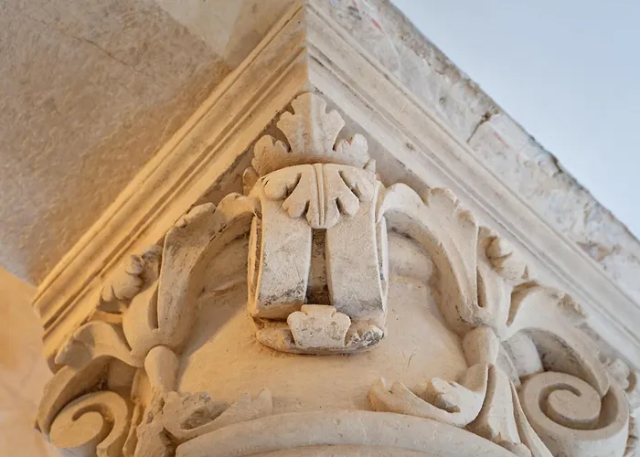 Palazzo Persone Dimora Storica Bed & Breakfast 4*