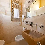 Bed & Breakfast Palazzo Persone Dimora Storica 4*