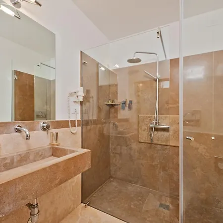 Vico Dei Bolognesi Palazzo Personè 4*