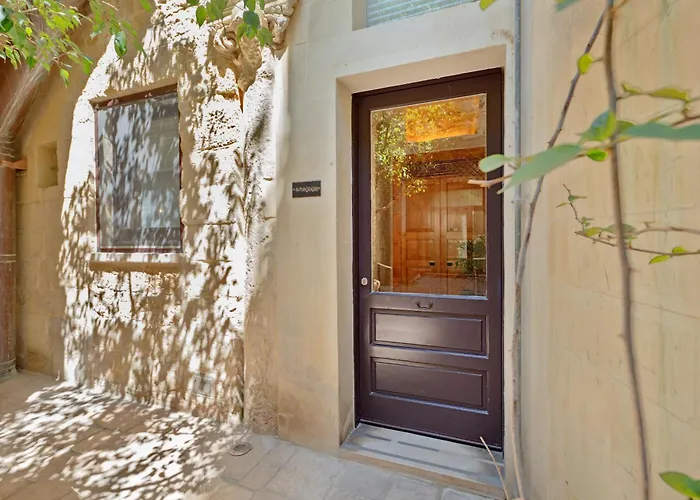 Palazzo Persone Dimora Storica Alojamento de Acomodação e Pequeno-almoço Lecce