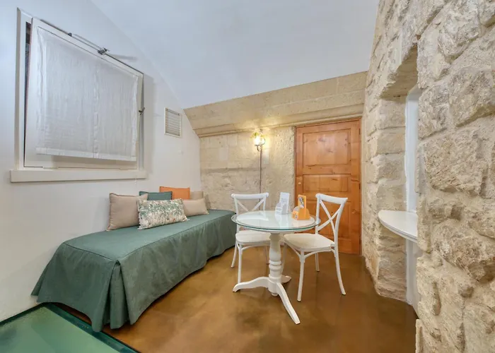 Palazzo Persone Dimora Storica Alojamento de Acomodação e Pequeno-almoço Lecce