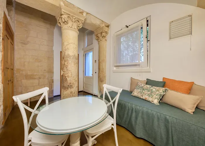 Palazzo Persone Dimora Storica Alojamento de Acomodação e Pequeno-almoço Lecce